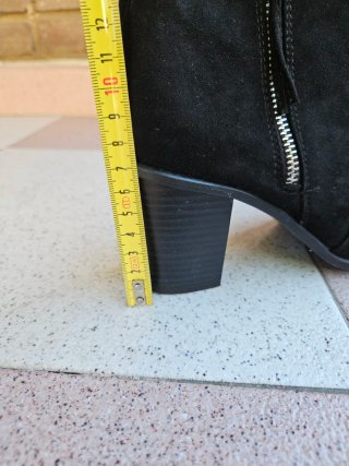 Botines negros de tacón talla 37