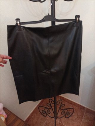 Falda de piel negra mujer talla 46