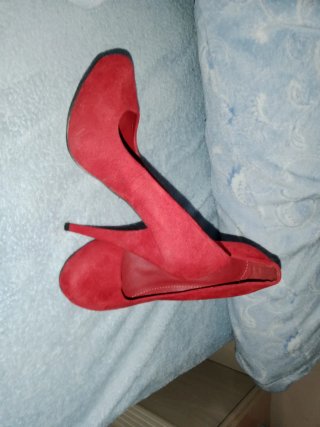 Zapatos de tacón rojos