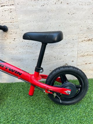 Bici sin pedales B’TWIN roja