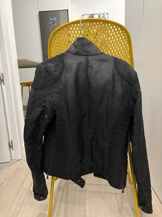 Chaqueta Belstaff negra con forro rojo