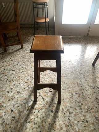 Conjunto de mesa y sillas de madera