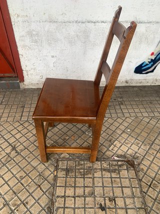 Conjunto de mesa y sillas de madera