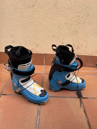 Esquís de travesía Dynafit con botas La Sportiva