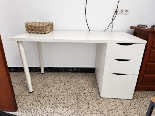 Mesa de Escritorio Blanca con Cajonera