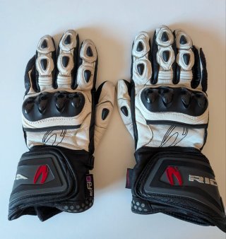 Guantes de moto Richa negros y blancos