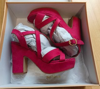 Sandalias Menbur tacón plataforma fucsia