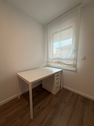 Mesa comedor/ escritorio blanca Y cajonera