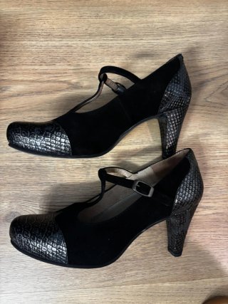 Zapatos de fiesta Pie Santo negros y plateados