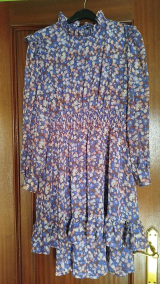 Vestido floral azul y rosa