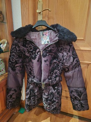 Abrigo estampado desigual