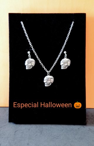 Conjunto de Collar y Pendientes Calaveras