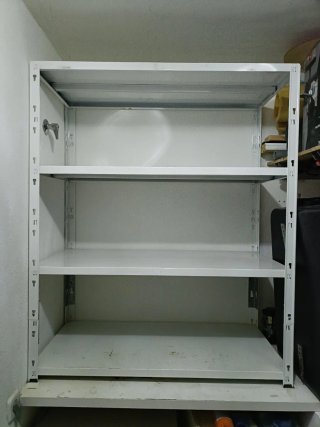 Estantería metálica blanca
