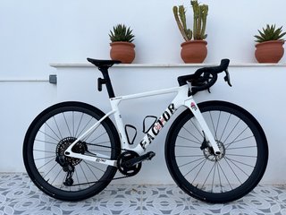 Bicicleta Gravel Factor OSTRO Carbono