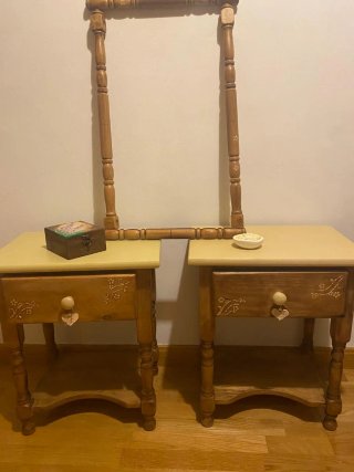 Conjunto rústico restaurado: 2 mesillas + espejo