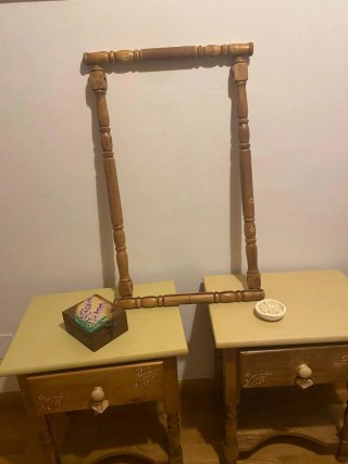 Conjunto rústico restaurado: 2 mesillas + espejo