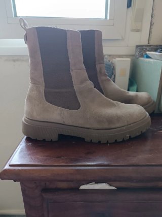 Botas cortas de piel beige