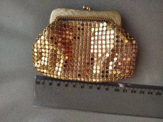 Monedero Vintage de Malla Metálica Dorada