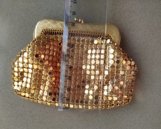 Monedero Vintage de Malla Metálica Dorada