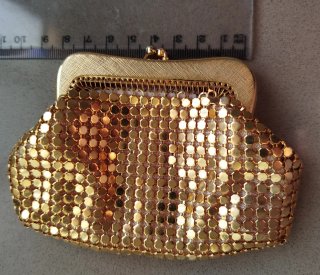 Monedero Vintage de Malla Metálica Dorada