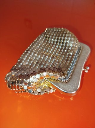 Monedero Vintage de Malla Metálica Dorada