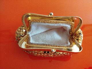 Monedero Vintage de Malla Metálica Dorada