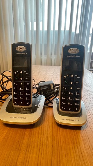 Teléfono inalámbrico Motorola con supletorio