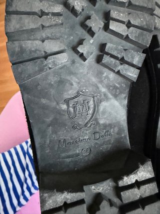 Botines negros con hebillas