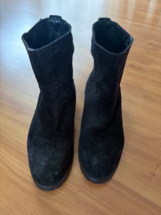 Botines negros con hebillas
