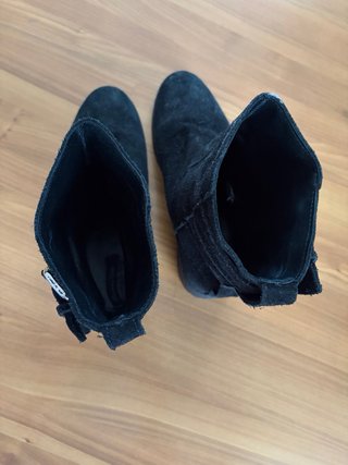 Botines negros con hebillas