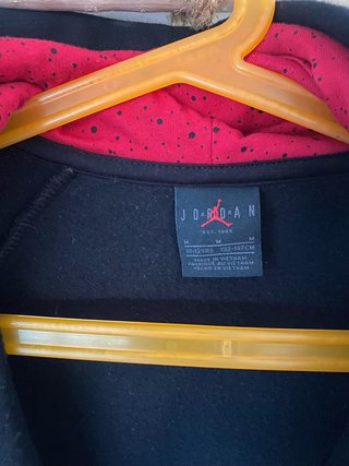Chaqueta Jordan Negra y Roja
