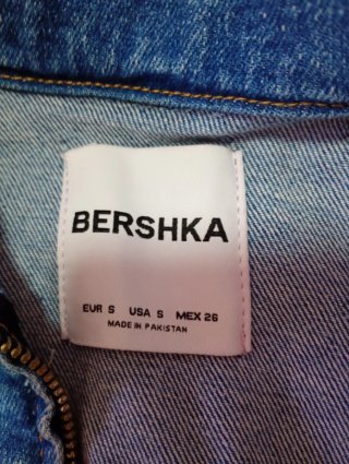 Mono vaquero corto Bershka