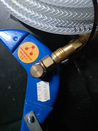 Protector con manguera para radial