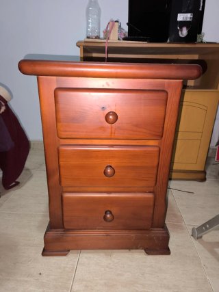 Conjunto cómoda y 2 mesitas madera maciza