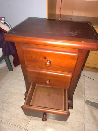 Conjunto cómoda y 2 mesitas madera maciza