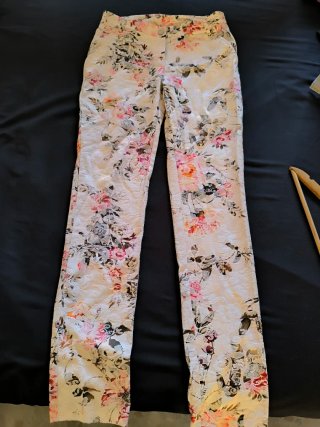 Pantalones estampados florales blancos