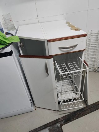 Mueble de cocina con extraíble y encimera