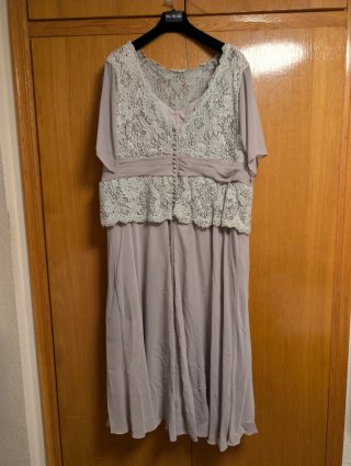 Vestido de madrina gris