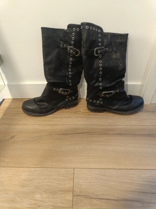 Botas Altas Negras con Hebillas