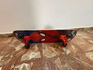 Monopatín Spiderman Marvel