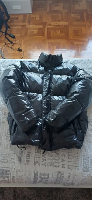 Chaqueta acolchada brillante chico