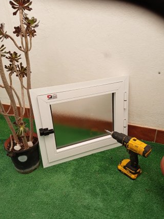 Ventana abatible aluminio 40x50cm ancho.Nuevo.