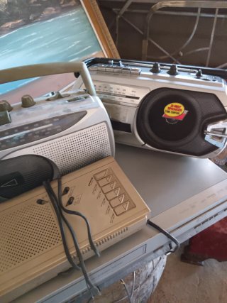 2 Radios Caset y 1 Despertador