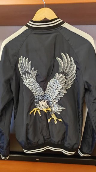 Chaqueta Bomber con Bordado de Águila