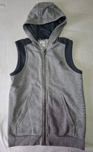 Chaleco Adidas Gris con Capucha