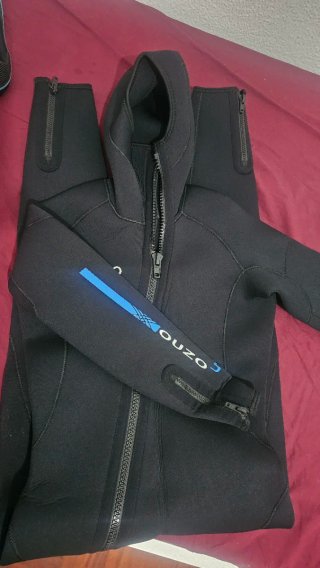 Traje Neopreno con capucha y Escarpines de buceo