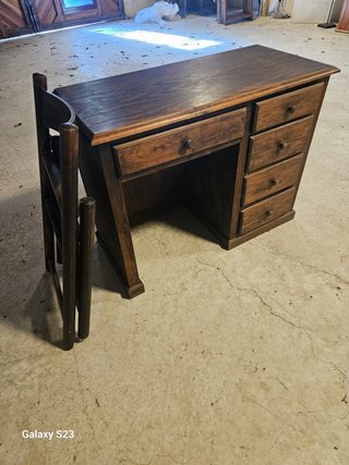 Mesa de escritorio de madera
