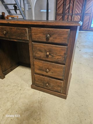 Mesa de escritorio de madera