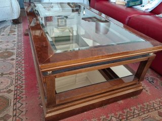 Mesa de salón de madera y cristal
