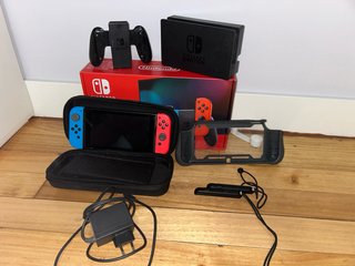 Nintendo Switch con accesorios